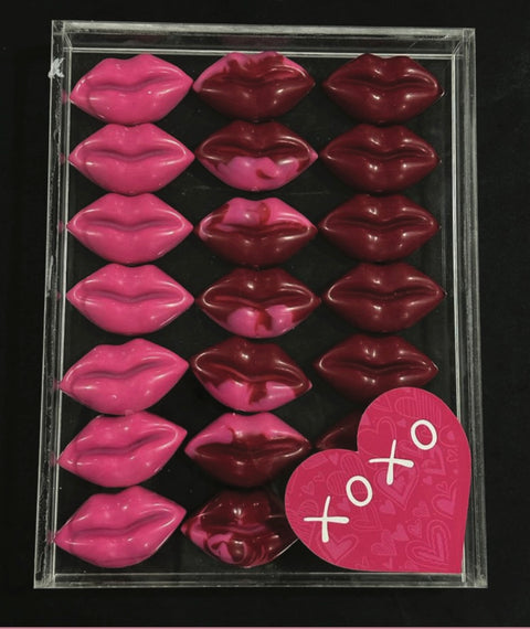 LIP BOX